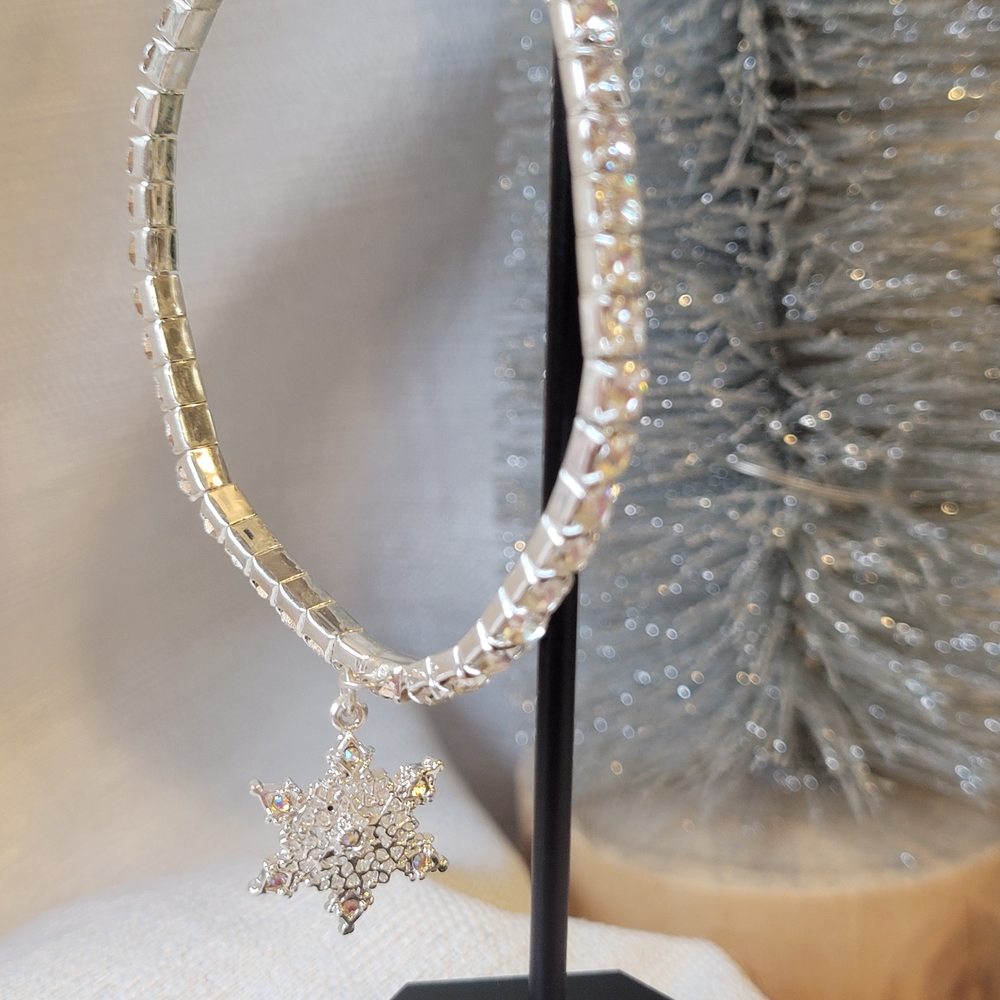 5/$25💎 Rhinestone Snowflake Bracelet